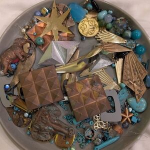 Vintage Broken Jewelry And Jewelry Supply Bag B37009